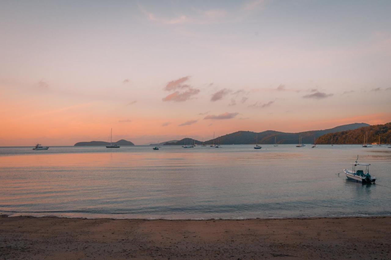 Отель The Cove Cape Panwa Экстерьер фото